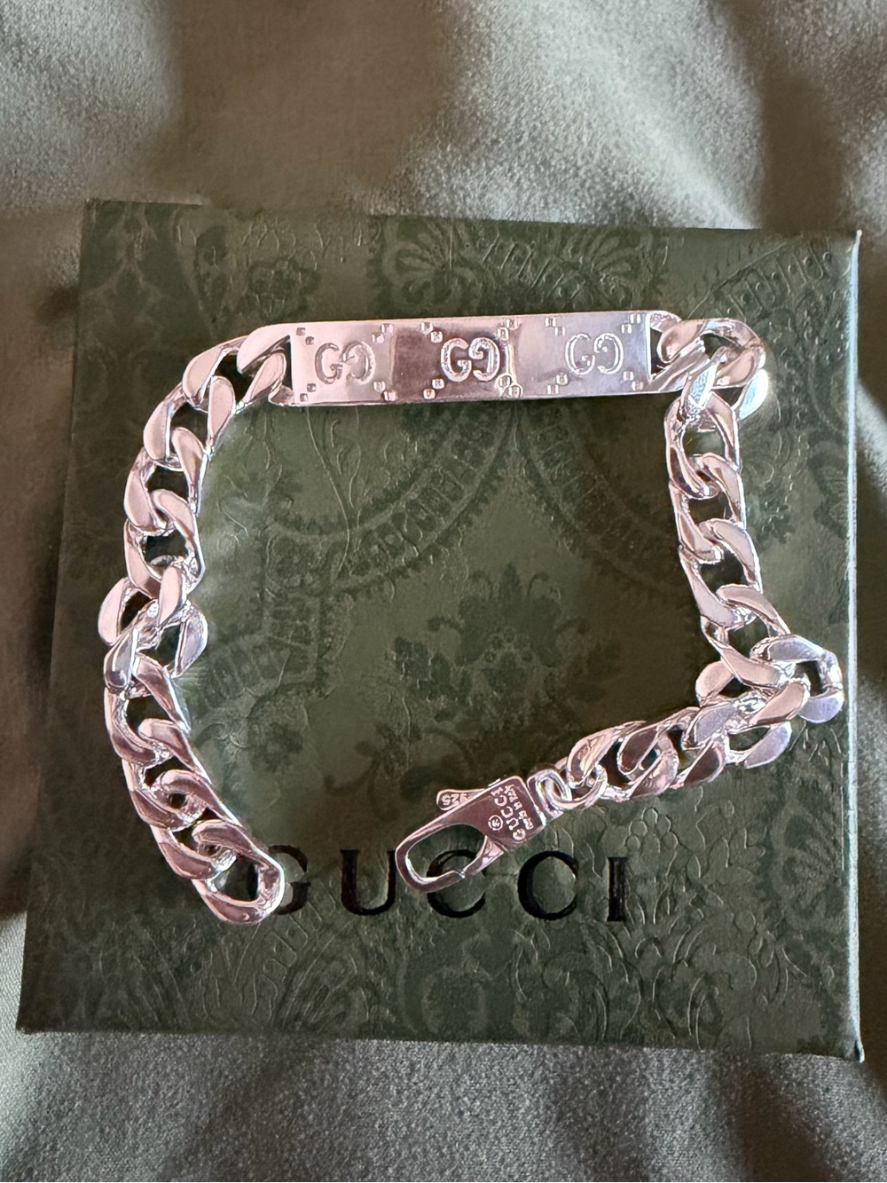 Gucci Silver-Tone Link Bracelet with Engraved Logo Bar - Picture 2 of 6